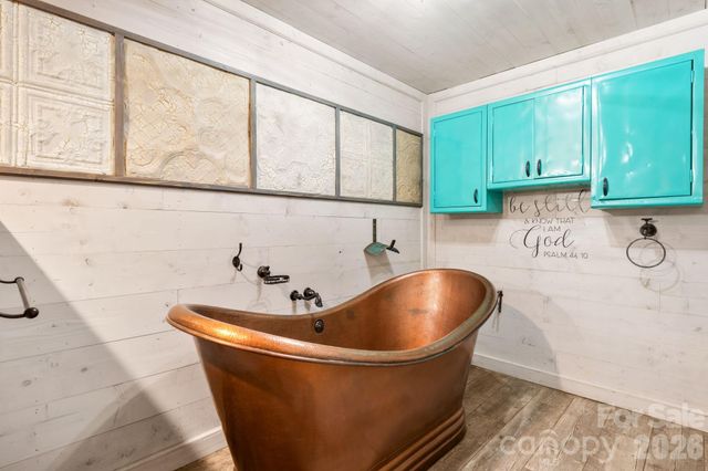 3110 Ninth Tee Drive, Newton, NC 28658