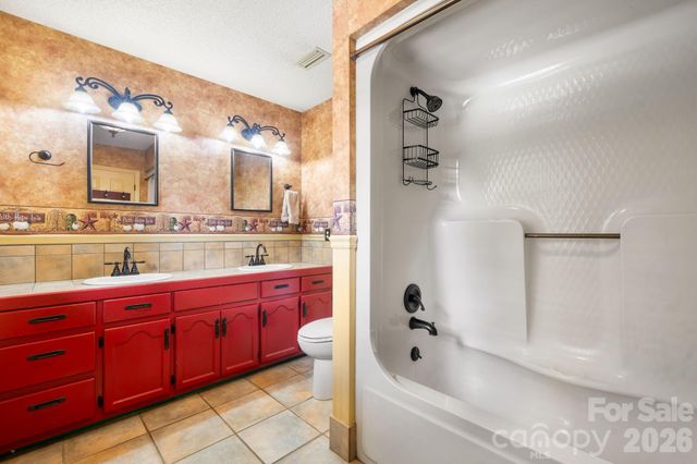 3110 Ninth Tee Drive, Newton, NC 28658