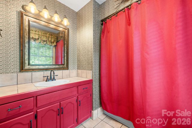 3110 Ninth Tee Drive, Newton, NC 28658