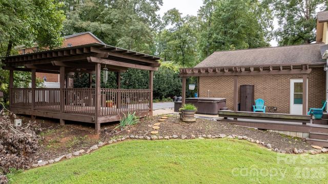 3110 Ninth Tee Drive, Newton, NC 28658