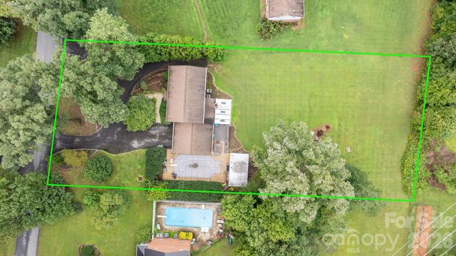 3110 Ninth Tee Drive, Newton, NC 28658