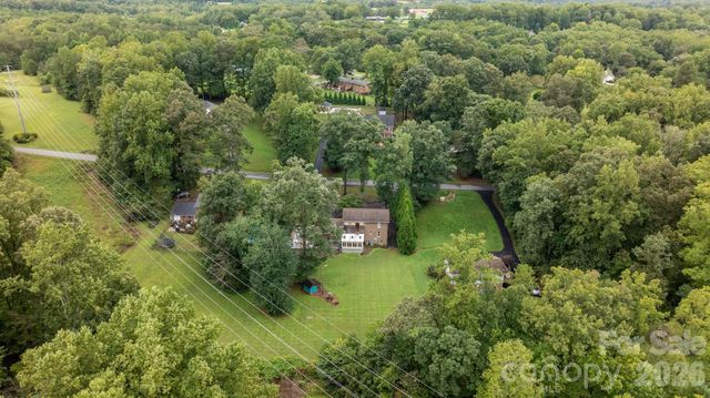 3110 Ninth Tee Drive, Newton, NC 28658