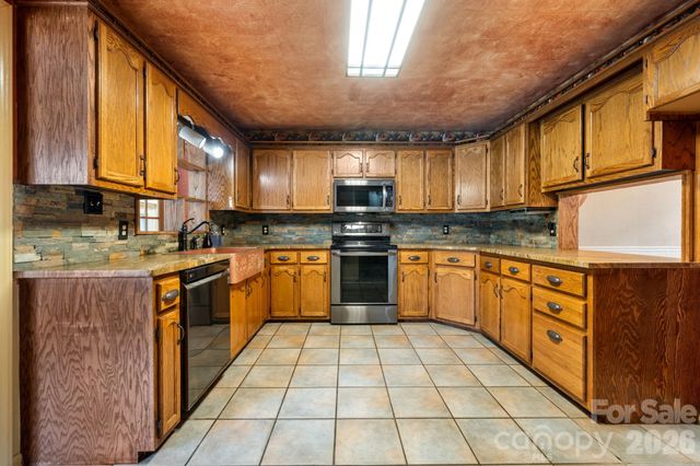 3110 Ninth Tee Drive, Newton, NC 28658