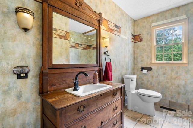 3110 Ninth Tee Drive, Newton, NC 28658