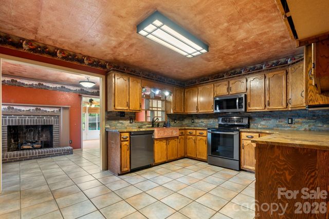 3110 Ninth Tee Drive, Newton, NC 28658