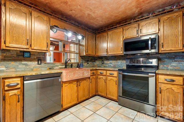 3110 Ninth Tee Drive, Newton, NC 28658