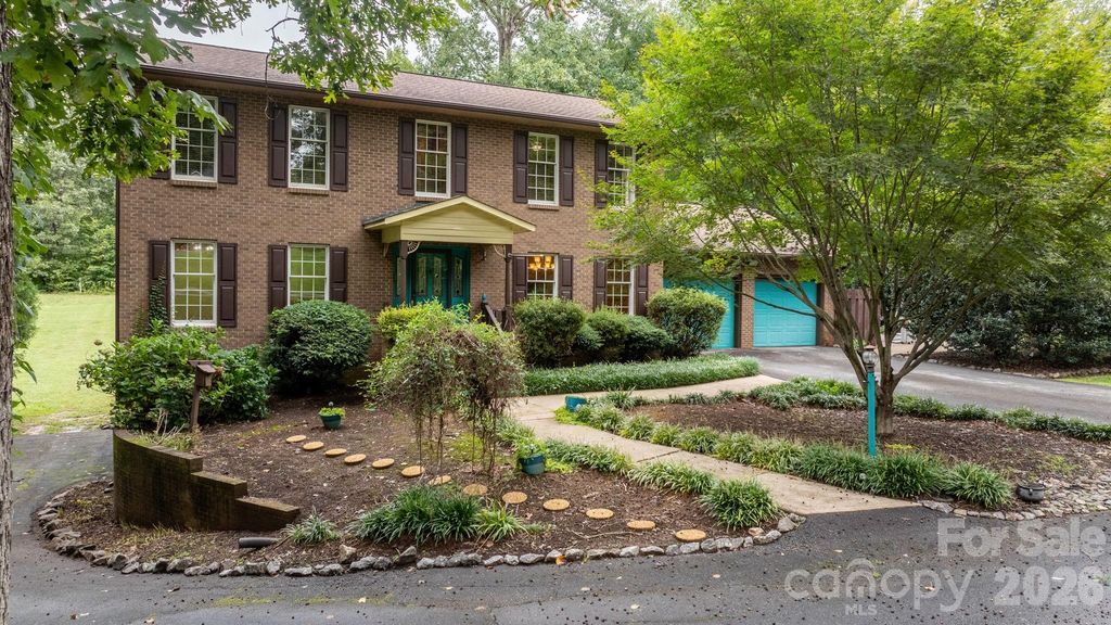 3110 Ninth Tee Drive, Newton, NC 28658