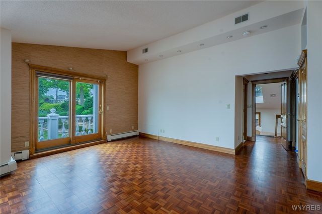 2039 East River Road, Grand Island, NY 14072