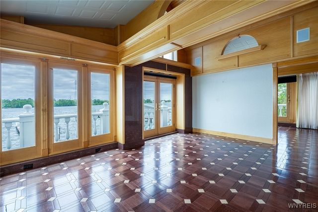 2039 East River Road, Grand Island, NY 14072