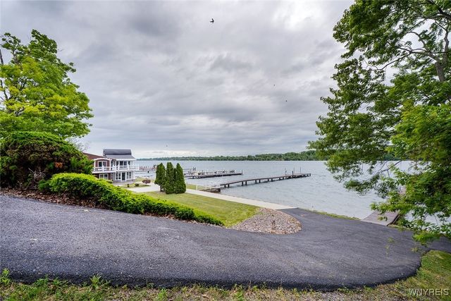 2039 East River Road, Grand Island, NY 14072