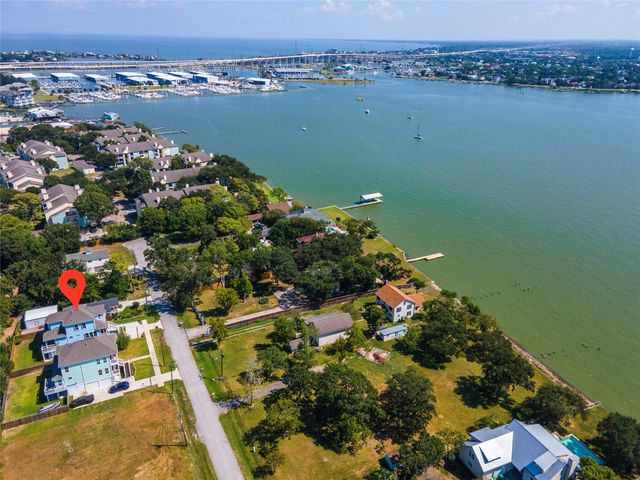 2922 Seargent Street, Seabrook, TX 77586