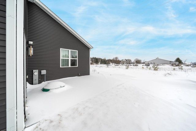 531 S SILVER FOX DRIVE, Kewaskum, WI 53040