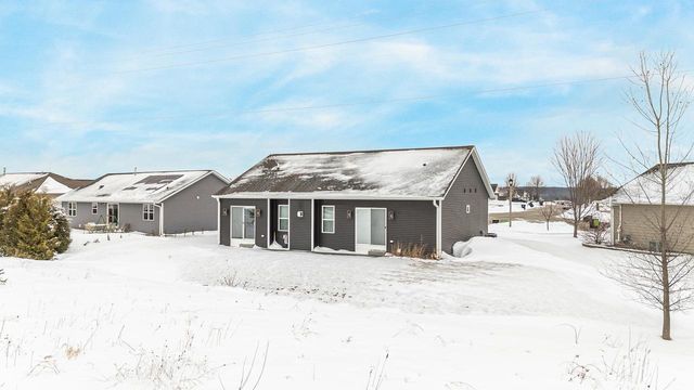 531 S SILVER FOX DRIVE, Kewaskum, WI 53040