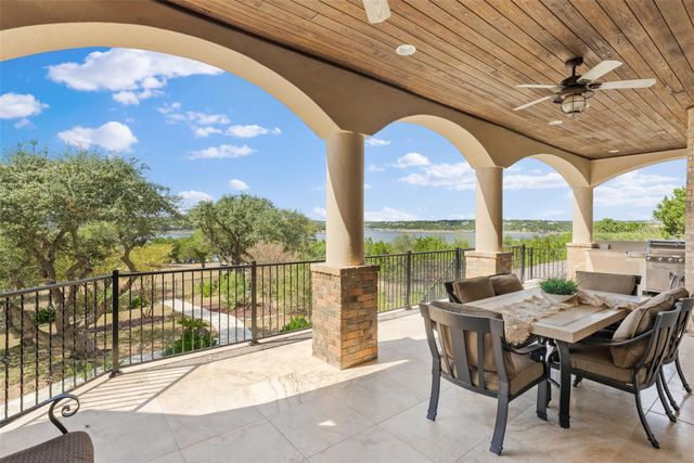 316 Lakefront DR, Point Venture, TX 78645