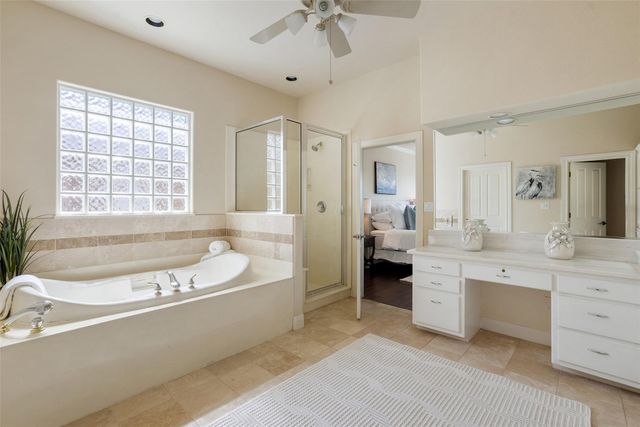 316 Lakefront DR, Point Venture, TX 78645