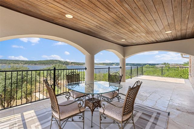 316 Lakefront DR, Point Venture, TX 78645