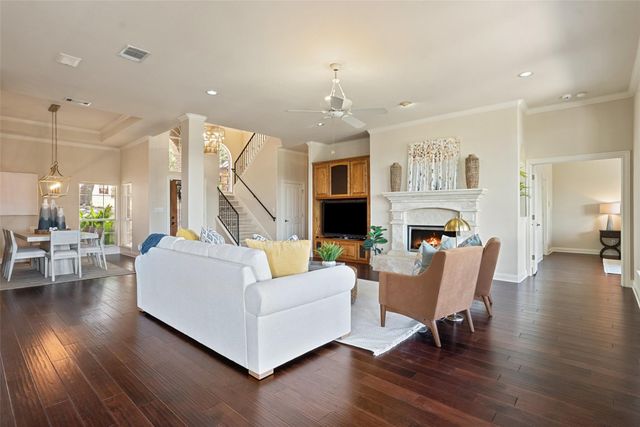 316 Lakefront DR, Point Venture, TX 78645