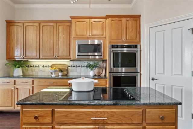 316 Lakefront DR, Point Venture, TX 78645