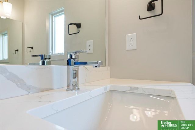 4513 S 203rd Street, Omaha, NE 68135