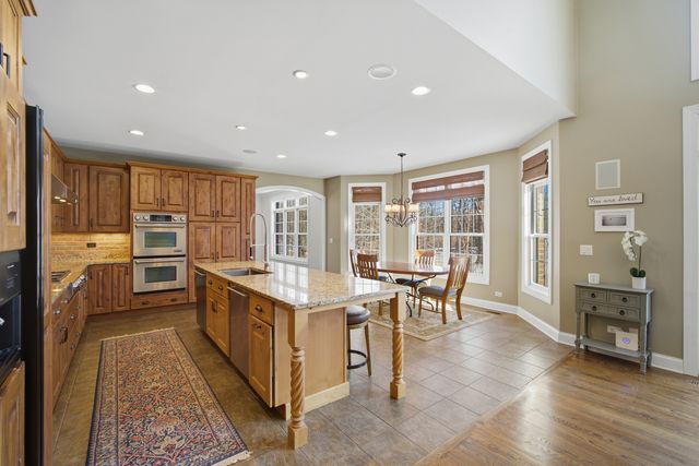 422 Old Mill Circle, Lincolnshire, IL 60069