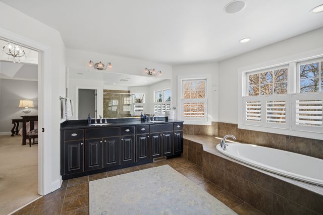 422 Old Mill Circle, Lincolnshire, IL 60069