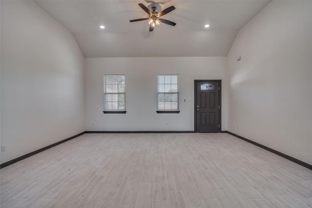 701 Lakeland Drive, West Tawakoni, TX 75474