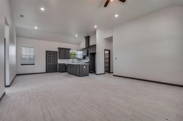 701 Lakeland Drive, West Tawakoni, TX 75474