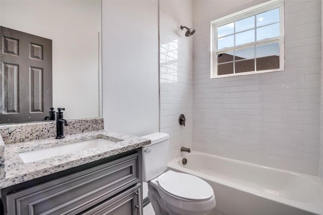 701 Lakeland Drive, West Tawakoni, TX 75474