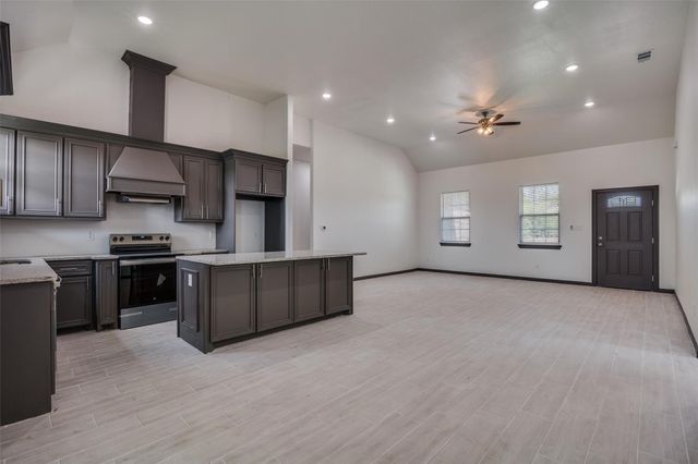 701 Lakeland Drive, West Tawakoni, TX 75474