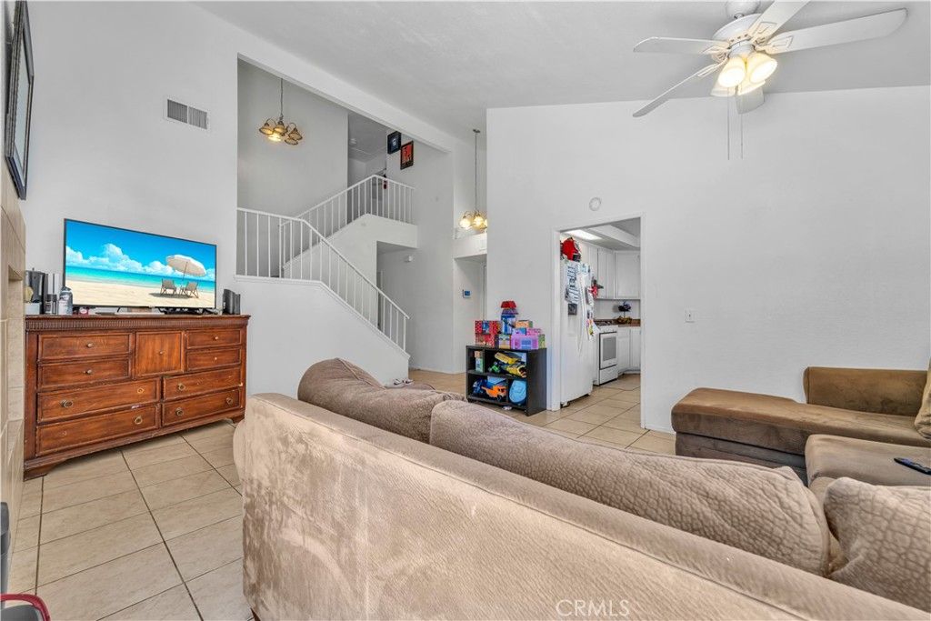 Image 4 of property listing at 44920 Calston Avenue, Lancaster, CA 93535