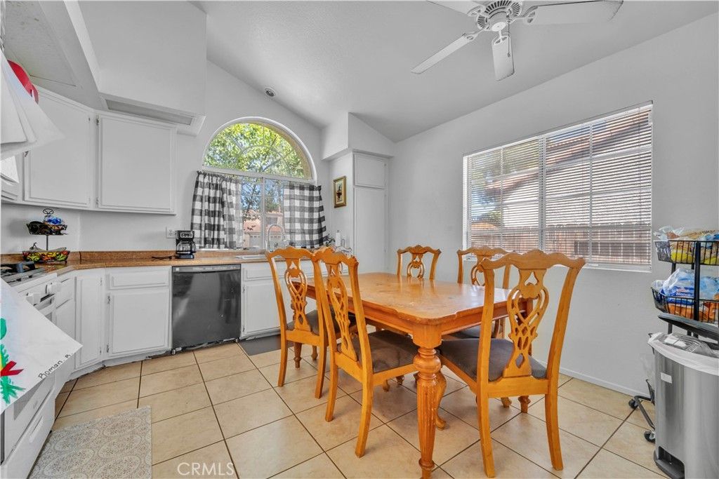 Image 5 of property listing at 44920 Calston Avenue, Lancaster, CA 93535