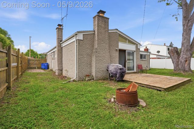 13657 Jenny Drive, Warren, MI 48088