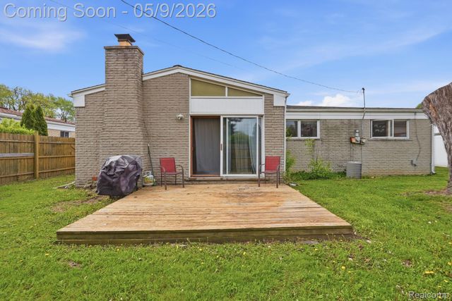 13657 Jenny Drive, Warren, MI 48088