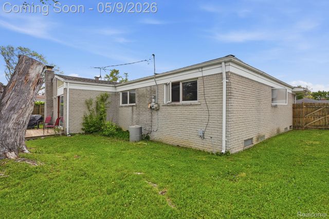 13657 Jenny Drive, Warren, MI 48088