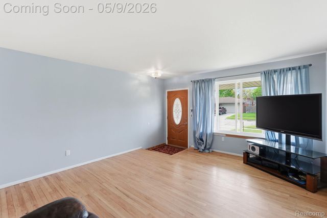 13657 Jenny Drive, Warren, MI 48088