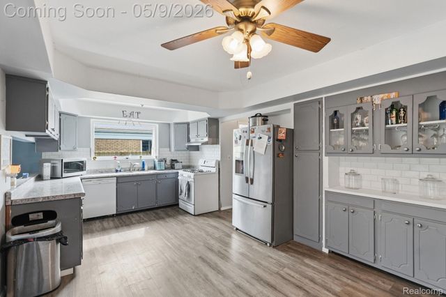 13657 Jenny Drive, Warren, MI 48088