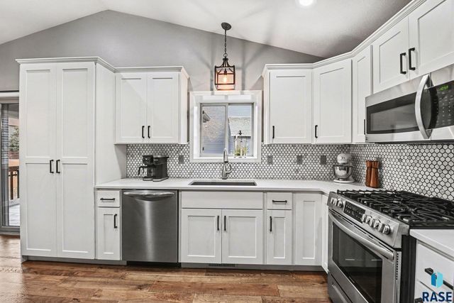 3805 S Bedford Ave Avenue, Sioux Falls, SD 57103