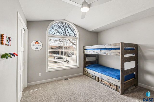 3805 S Bedford Ave Avenue, Sioux Falls, SD 57103