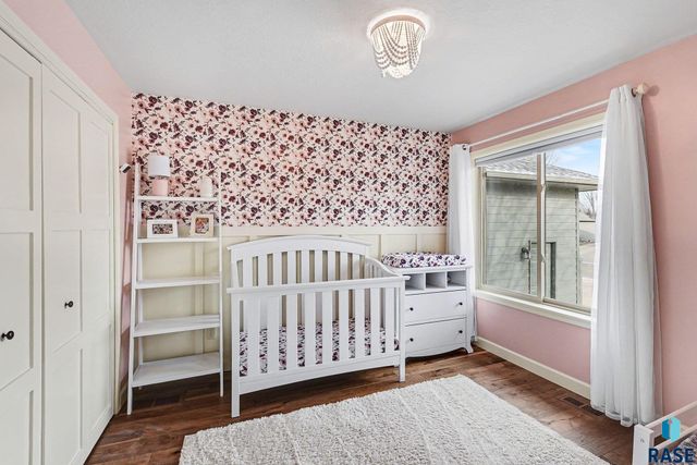 3805 S Bedford Ave Avenue, Sioux Falls, SD 57103