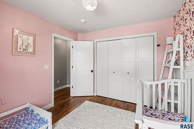 3805 S Bedford Ave Avenue, Sioux Falls, SD 57103