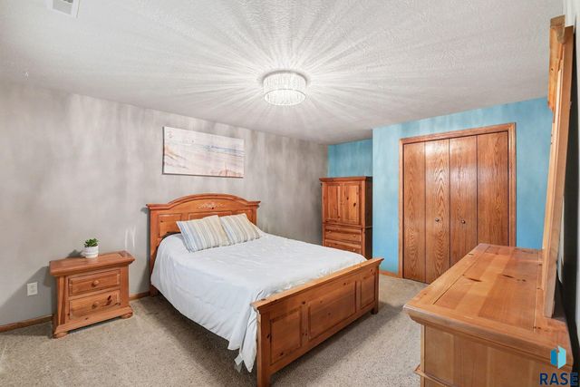 3805 S Bedford Ave Avenue, Sioux Falls, SD 57103