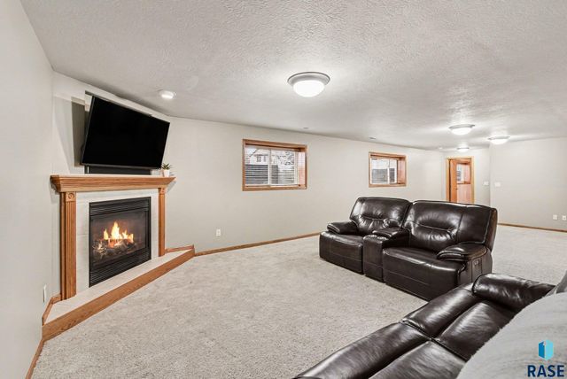 3805 S Bedford Ave Avenue, Sioux Falls, SD 57103