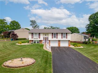 566 Sautter Dr, Moon/crescent Twp, PA 15046