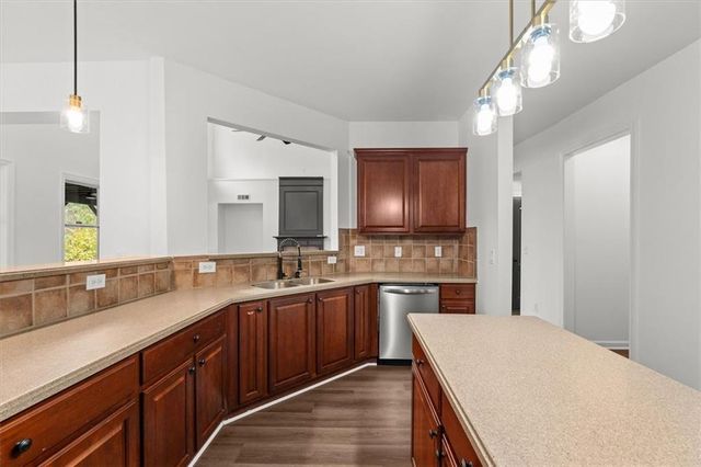 512 Oakbridge Drive, Douglasville, GA 30134