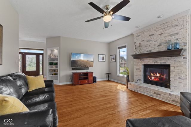 2418 Waterside Circle, Avon, IN 46123