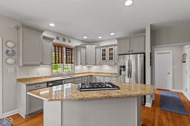2418 Waterside Circle, Avon, IN 46123