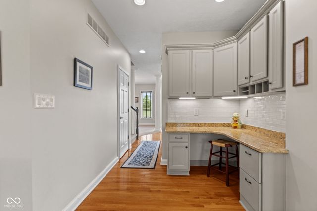 2418 Waterside Circle, Avon, IN 46123