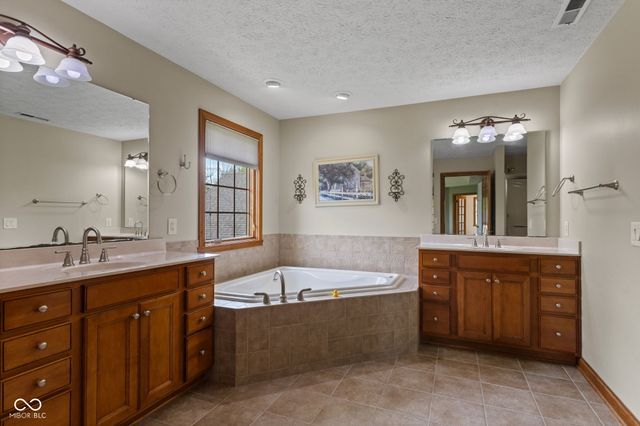 2418 Waterside Circle, Avon, IN 46123