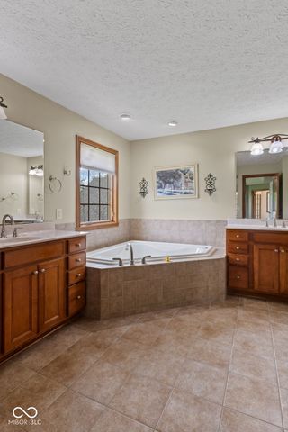 2418 Waterside Circle, Avon, IN 46123