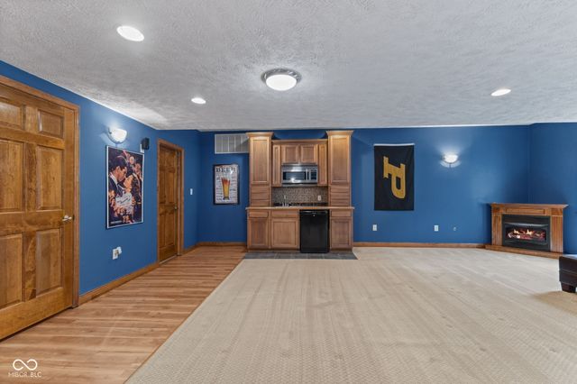 2418 Waterside Circle, Avon, IN 46123